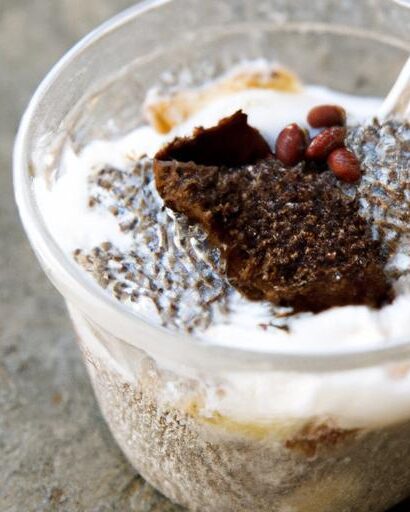 Decadent Chocolate Chia Seed Pudding: Healthy Delight!